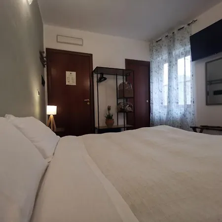 Dell'arcangelo فندق مبيت وإفطار