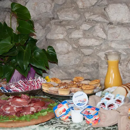 Dell'arcangelo Couette-café Rocca Massima