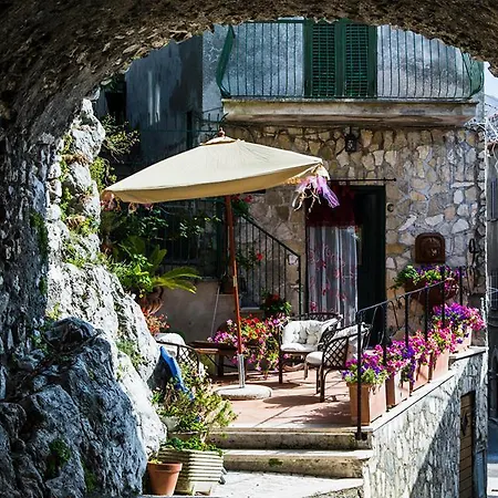 Couette-café Dell'arcangelo 3*