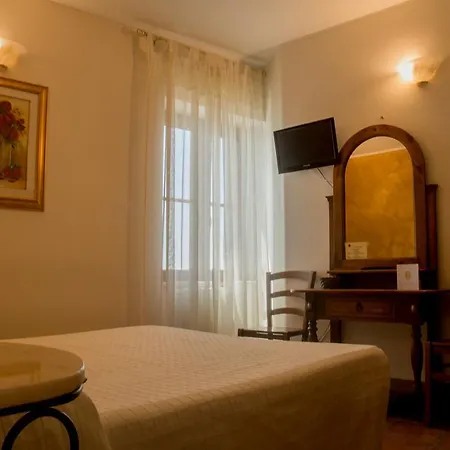 Dell'arcangelo Couette-café 3*